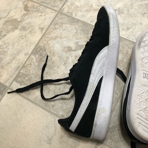 Gently used puma sneakers - Picture 5 of 5